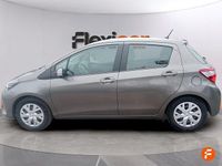 Usado Toyota Yaris Hybrid Active 100 CV (73 kW) 2019 Gris