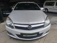 Usado Opel Astra Cabriolet Enjoy 150 CV (110 kW) 2007 Gris / plata Descapotable