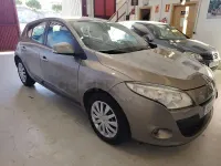 Usado Renault Mégane III 85 CV (62 kW) 2010 Marrón Berlina