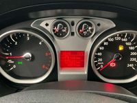 Usado Ford Focus Trend 109 CV (80 kW) 2010 Negro Utilitario