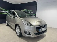 Usado Peugeot 5008 Access 120 CV (88 kW) 2015 Beige Monovolumen