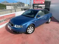 Usado Audi A4 131 CV (96 kW) 2001 Azul Berlina