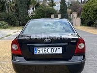 Usado Ford Focus Ghia 109 CV (80 kW) 2006 Negro Berlina