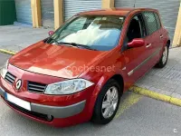 Usado Renault Mégane Dynamique 115 CV (84 kW) 2004 Rojo Berlina