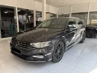 Usado VW Passat R-line 150 CV (110 kW) 2021 Negro Familiar