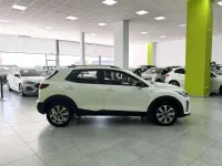Usado Kia Stonic 101 CV (74 kW) 2025 Blanco SUV
