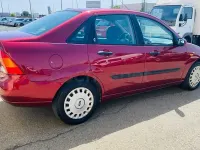 Usado Ford Focus Ghia 100 CV (73 kW) 2000 Granate Berlina