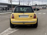 Usado Mini Cooper 115 CV (84 kW) 2002 Amarillo Utilitario