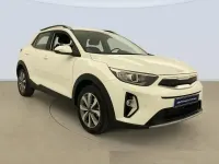 Usado Kia Stonic 100 CV (73 kW) 2025 Blanco SUV