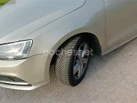 Usado VW Jetta Advance 125 CV (91 kW) 2015 Beige Berlina