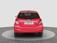 Usado Toyota Yaris City 69 CV (50 kW) 2013 Rojo Utilitario