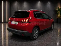 Usado Peugeot 2008 Style 100 CV (73 kW) 2018 Rojo SUV