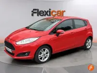 Usado Ford Fiesta 95 CV (69 kW) 2017 Rojo Utilitario
