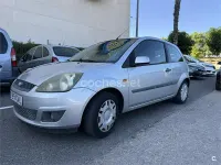 Usado Ford Fiesta 68 CV (50 kW) 2005 Gris / plata Utilitario