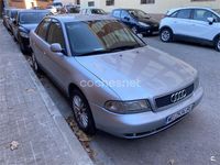 Usado Audi A4 110 HP (80 kW) 1998 Cinzento Sedan