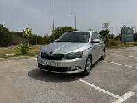 Usado Skoda Fabia Style 90 CV (66 kW) 2017 Gris / plata Berlina