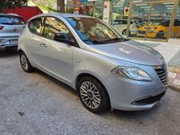 Usado Lancia Ypsilon Silver 69 CV (50 kW) 2012 Gris / plata Utilitario