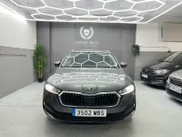 Usado Skoda Octavia Ambition 150 CV (110 kW) 2022 Gris / plata Familiar