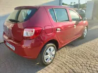 Usado Dacia Sandero Ambiance 75 CV (55 kW) 2014 Granate Berlina