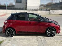 Usado Toyota Yaris Hybrid Advance 73 CV (53 kW) 2017 Rojo Berlina