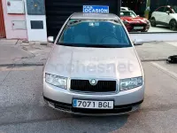 Usado Skoda Fabia Elegance 101 CV (74 kW) 2001 Gris / plata Berlina