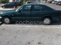 Usado Mercedes E300 Elegance 177 CV (130 kW) 1996 Verde Familiar