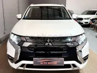 Usado Mitsubishi Outlander P-HEV 224 CV (164 kW) 2021 Blanco SUV