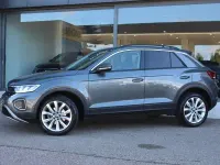 Usado VW T-Roc Life 150 CV (110 kW) 2023 Gris / plata SUV