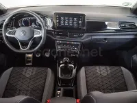 Usado VW T-Roc R-line 115 CV (84 kW) 2025 Gris / plata SUV