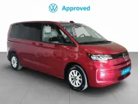 Usado VW Multivan 150 CV (110 kW) 2024 Rojo Monovolumen