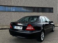 Usado Mercedes C180 Avantgarde 143 CV (105 kW) 2004 Negro Berlina