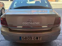 Usado Opel Astra Edition 110 CV (80 kW) 2010 Gris / plata Berlina