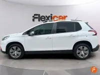 Usado Peugeot 2008 Active 100 CV (73 kW) 2020 Blanco SUV
