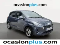 Usado Hyundai i10 67 CV (49 kW) 2023 Gris Utilitario