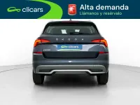 Usado Skoda Kamiq Ambition 110 CV (80 kW) 2021 Gris / plata SUV