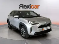 Usado Toyota Yaris 116 CV (85 kW) 2022 Gris Utilitario