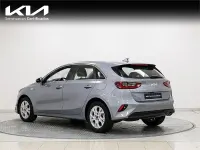 Usado Kia Ceed 136 CV (100 kW) 2024 Gris / plata Utilitario
