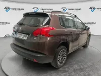 Usado Peugeot 2008 Active 92 CV (67 kW) 2015 Marrón SUV