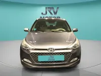 Usado Hyundai i20 100 CV (73 kW) 2016 Gris / plata Berlina