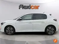 Usado Peugeot 208 Allure 100 CV (73 kW) 2023 Blanco Utilitario