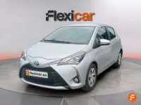 Usado Toyota Yaris Hybrid Active 99 CV (72 kW) 2019 Gris Utilitario