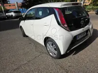 Usado Toyota Aygo X-cite 69 CV (50 kW) 2018 Blanco Utilitario