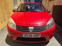 Usado Dacia Sandero Ambiance 75 CV (55 kW) 2008 Rojo Utilitario