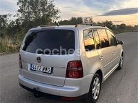 Usado VW Touran 105 CV (77 kW) 2007 Gris / plata Monovolumen