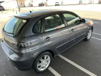 Usado Seat Ibiza 100 CV (73 kW) 2007 Gris / plata Utilitario