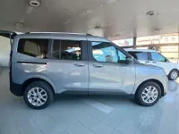 Nuevo Ford Tourneo Courier Titanium 125 CV (91 kW) 2026 Gris / plata Monovolumen