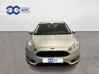 Usado Ford Focus Trend 125 CV (91 kW) 2017 Gris / plata Berlina