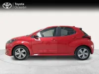 Usado Toyota Yaris Active 116 CV (85 kW) 2025 Rojo Utilitario