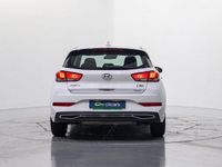 Usado Hyundai i30 120 CV (88 kW) 2022 Blanco Berlina