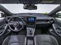 Usado Toyota Yaris 280 CV (205 kW) 2025 Gris Utilitario